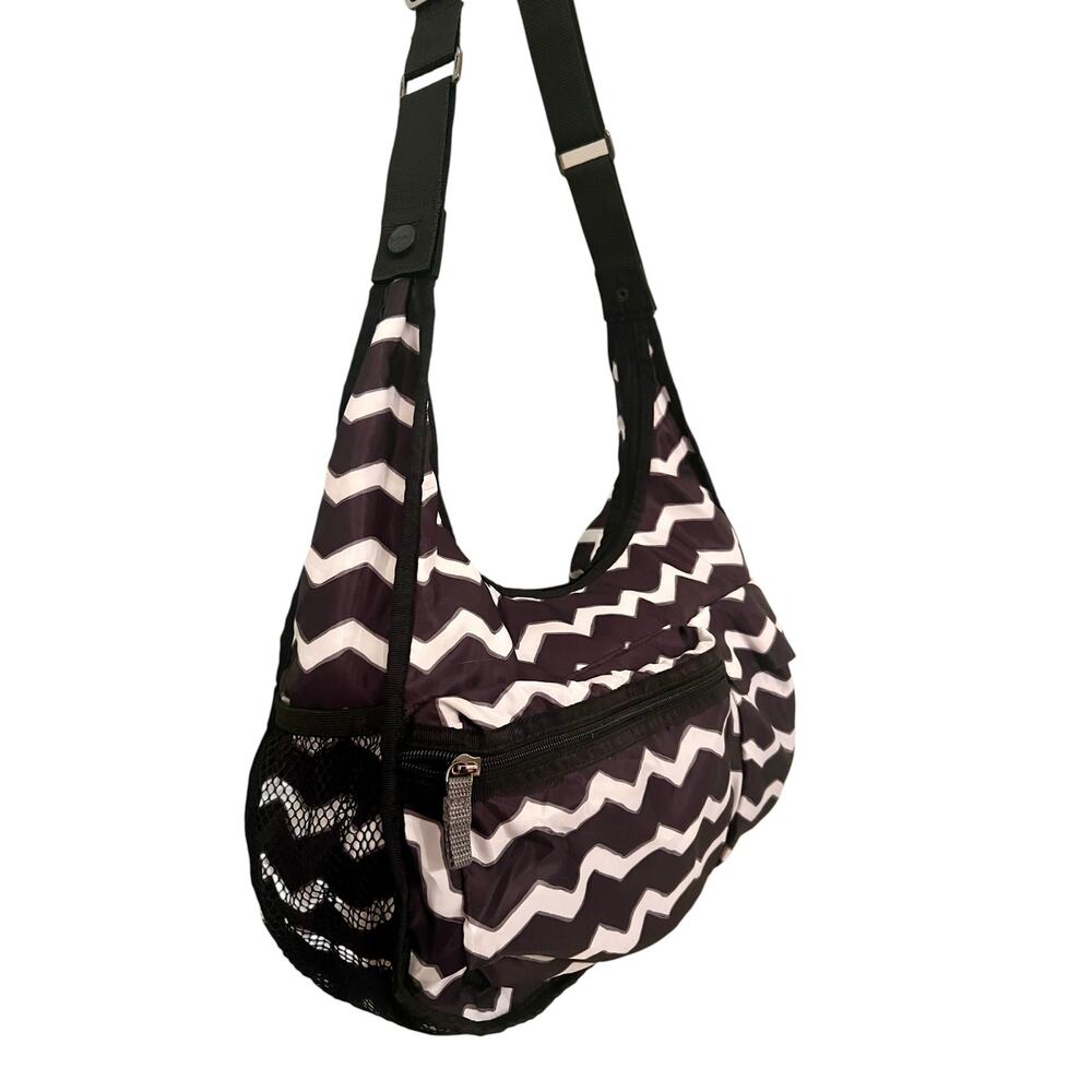 Thiry-One Explorista Black White Chevron Travel Crossbody Multi-Pocket Nylon Bag - Picture 3 of 9